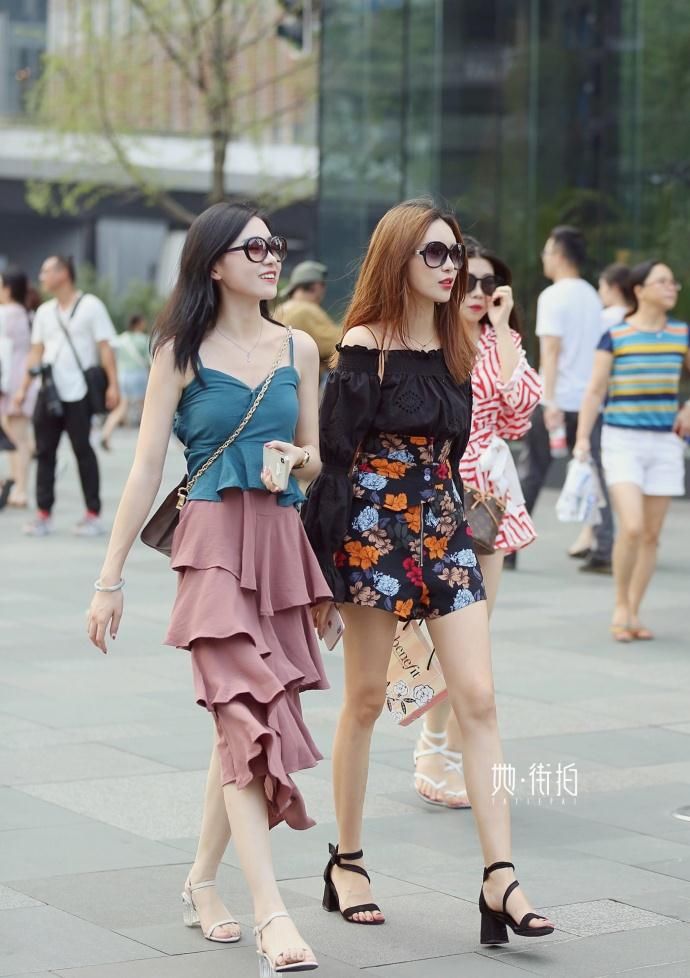 街拍美女合集:露腿的长腿小姐姐走哪都好吸睛!