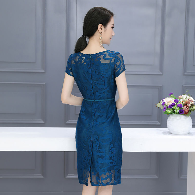 时尚大气包臀裙，修身减龄有女人味，70 后老婆一口气买三件