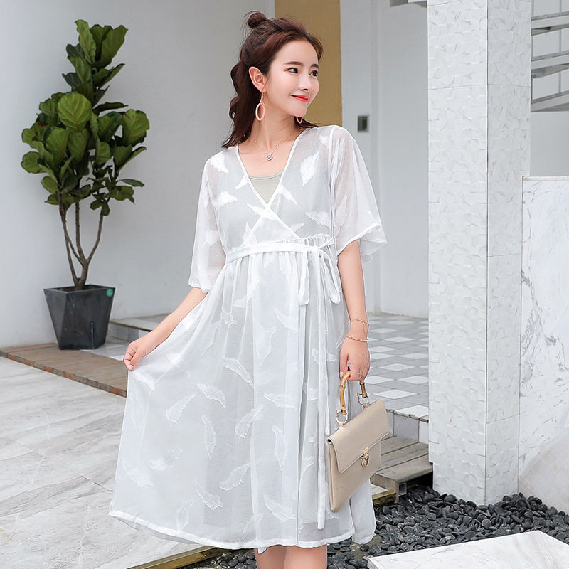 女人超短裤配T恤早OUT了，现最火“女神装”，薄而不透还凉爽