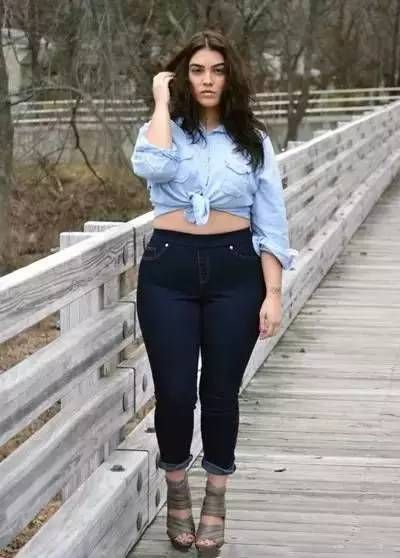 她很胖，但是她却把衣服穿的如此漂亮!