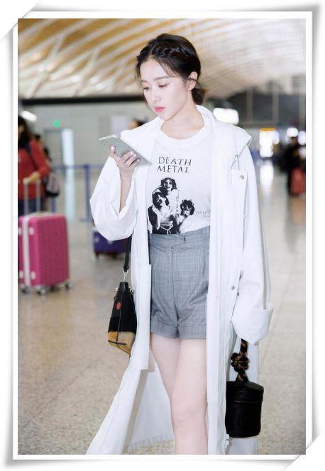 阚清子穿上蕾丝裙后，感觉像是换了一个人，网友：蕾丝看着好廉价