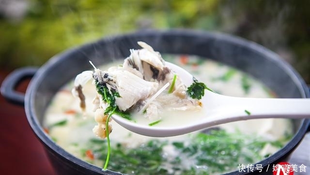 鱼头汤:安徽五线小城有一道美食,豆制品非常简单,但城里人托关系抢着买