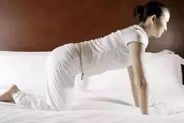 睡前趴10分钟，堪比跑步1小时，肚子平了、腰也细了