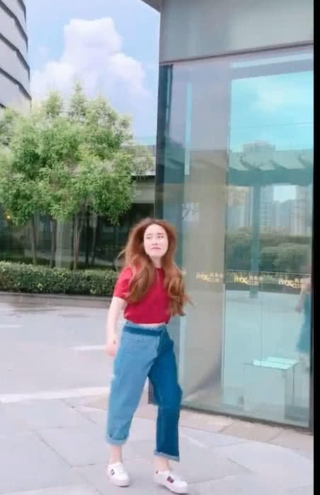 抖音又火了一条裤子！连胖子都可以尝试的风格，漂亮的小姐姐都在