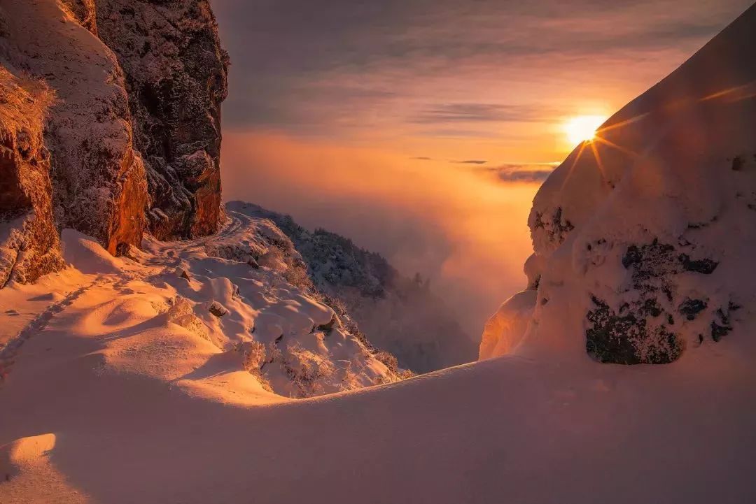 四川这座小城，叫板稻城亚丁，不输江南，藏着亚洲第一云海，高铁