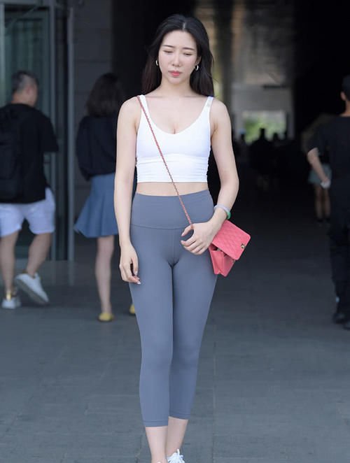 「 健身房」显高显瘦潮到不行，时尚力MAX，运动背心搭配Leggings