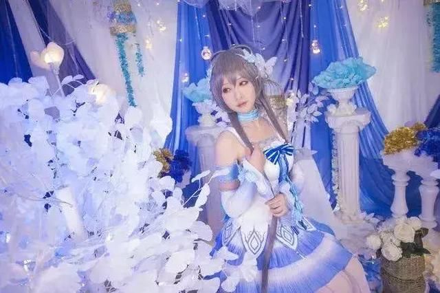 VOCALOID洛天依生日快乐 仙境般的白丝小姐姐 很美丽!