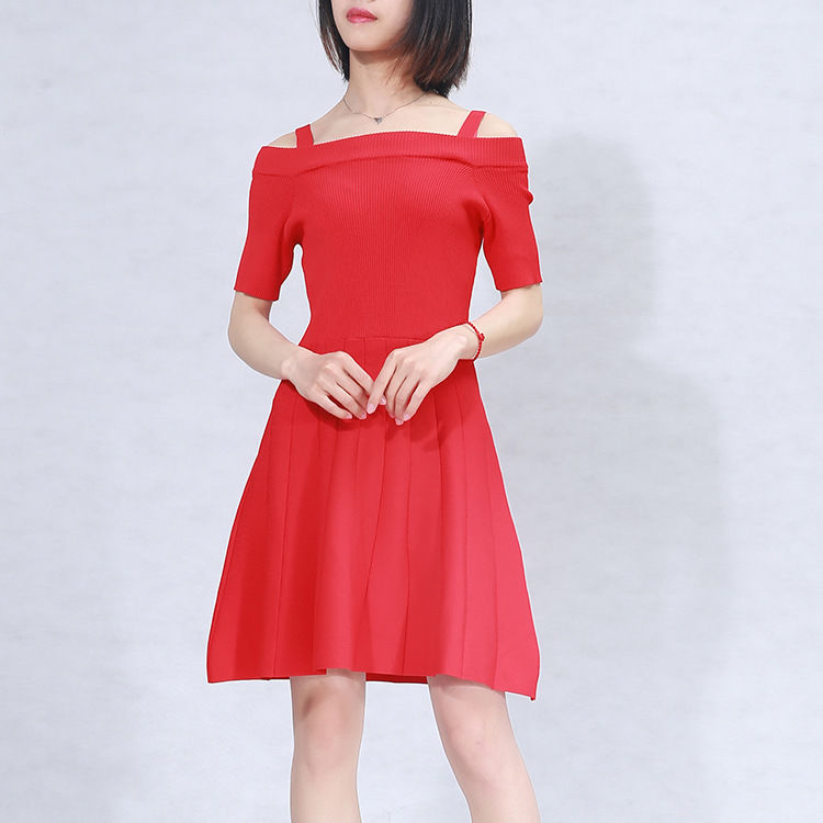 初秋别再穿牛仔裤，瞧瞧新上市的6款连衣裙，让你回头率爆表