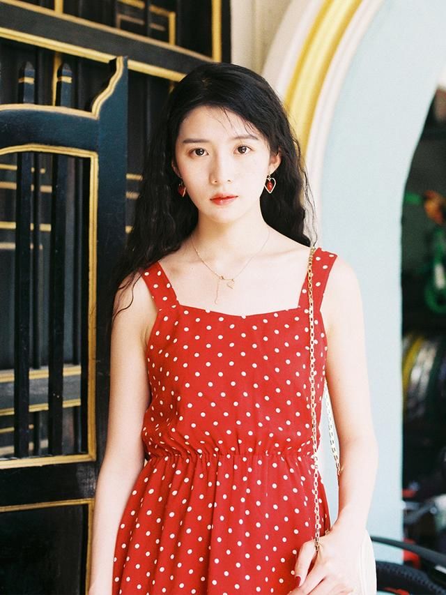 姐姐说我一点也不淑女，给我买了几条裙子穿上身以后果然很淑女