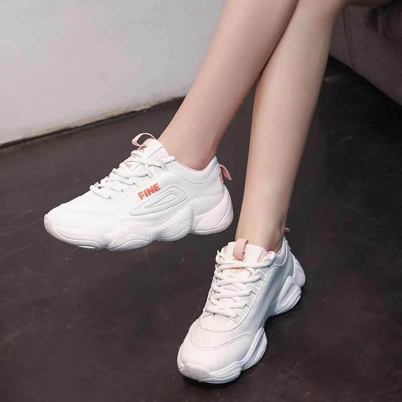 初秋超流行的几款休闲鞋，谁穿谁好看，承包一个秋天的洋气