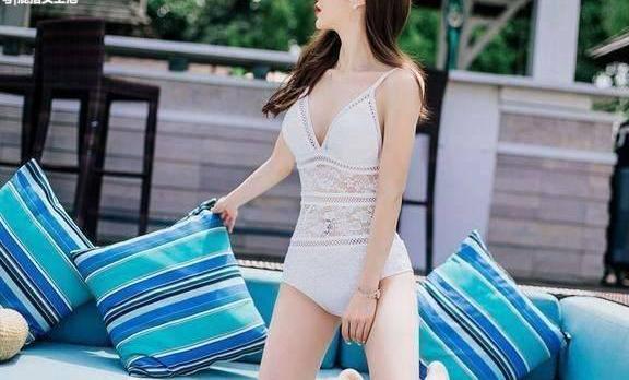 性感的白色蕾丝比基尼, 自然散发的清新甜美气息