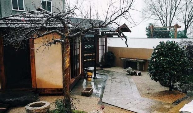  #快乐#年迈时期，搭建一座小院，养养花，陪着心爱之人，“快乐似神仙”