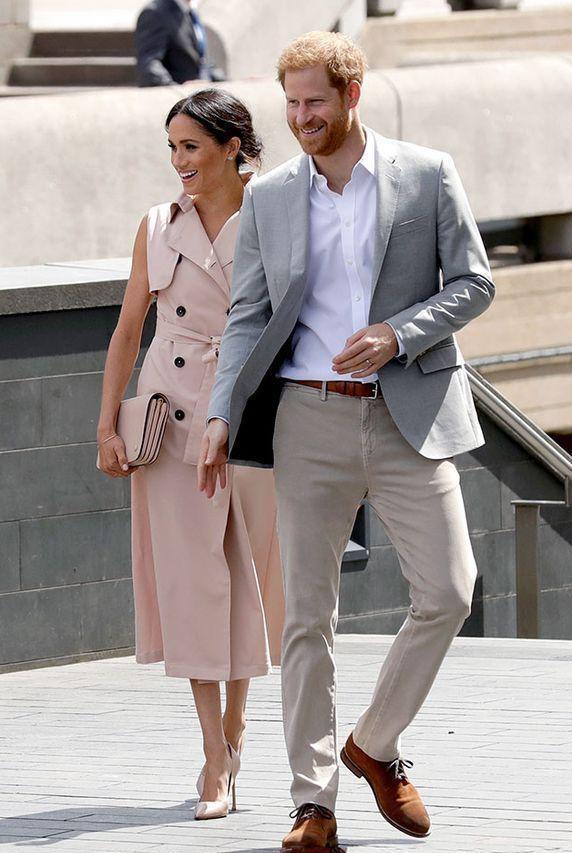 梅根一改往日奢华风, 穿起了低调平价的品牌, 学习凯特够聪明!