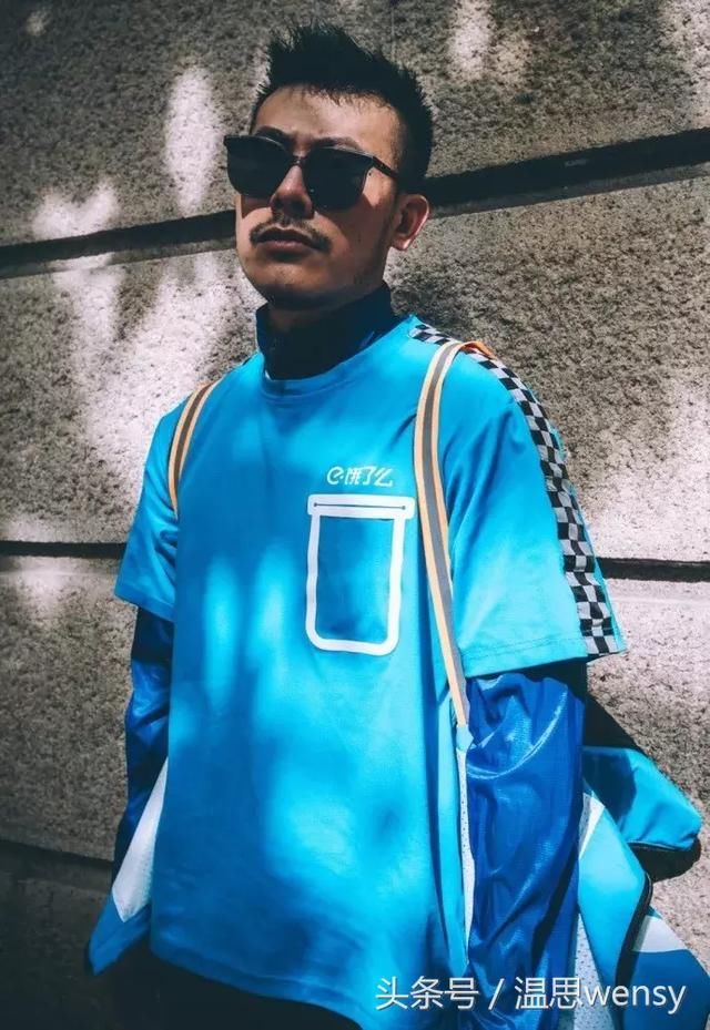 这是外卖小哥的制服？！设计得太潮了吧！