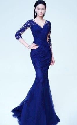 张馨予太惊艳了！鱼尾裙穿到腰就断开了，果然气质才是高级美！