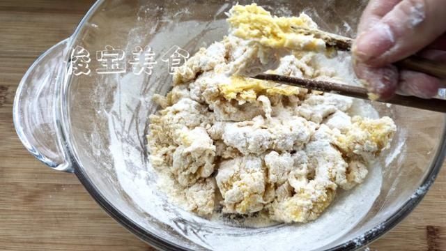 「香甜」一款不用烤箱也不用揉膜的老式豆沙面包,香甜松软,简单易学