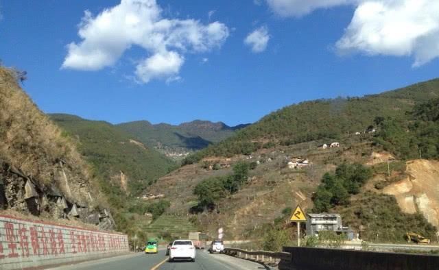  高速：400公里路程，跑高速还是走国道更省钱？算出来你可能不信