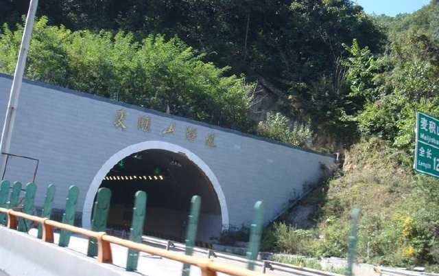 中国最长的四个公路隧道，尤其是第一个，世界第二、亚洲第一