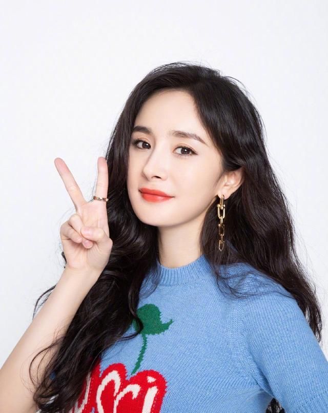  『黑长直』放弃大波浪吧,今年流行回头率超高的“渣女头”,洋气还显脸小