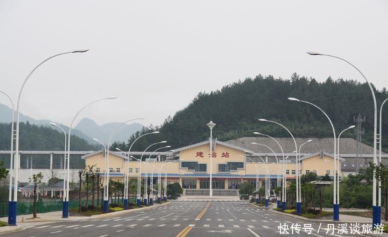 全球最贵的铁路！每公里耗费300千克黄金，而且就在中国