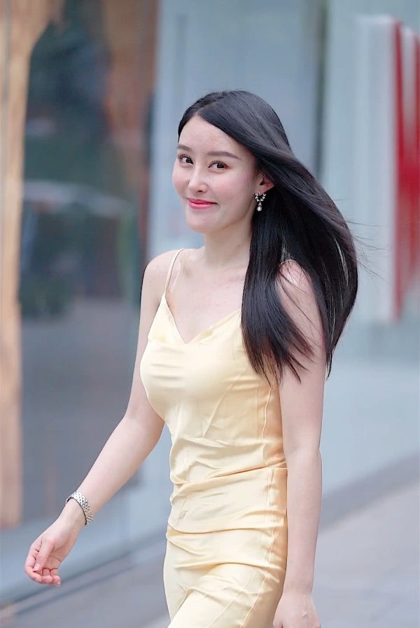  【实用】还是吊带裙实用,简约舒适又清凉,轻松提升你的外在美