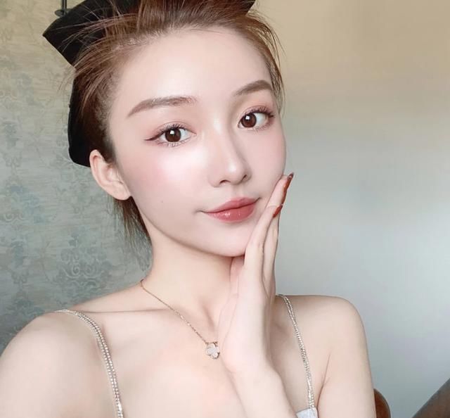  [敷面膜]皮肤粗糙暗沉？注意睡前的四个护肤小技巧，皮肤越变越好