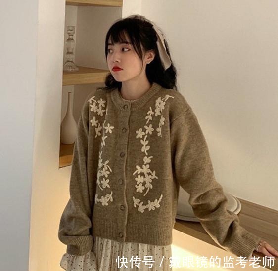  『小姐姐』清新甜美的韩系穿搭示范，遮肉显瘦显腿长，微胖的女人也可以穿