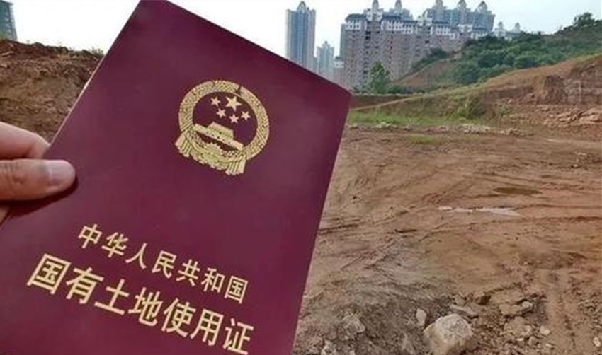 农村小红本价值30万，农村户口才能办，但不少农民家里却还没