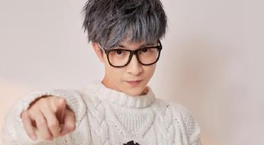 想借孩子洗白？薛之谦当爸晒出三指相对照片，却被医学博士打脸