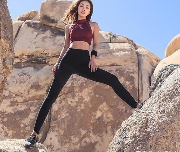 如何更好的展示女人的运动范, 一条打底裤就已经足够了