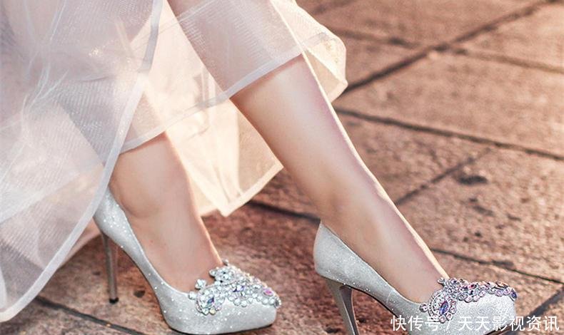 你和女神之间只差一双合脚的高跟鞋！穿对了，纤纤玉足别样美