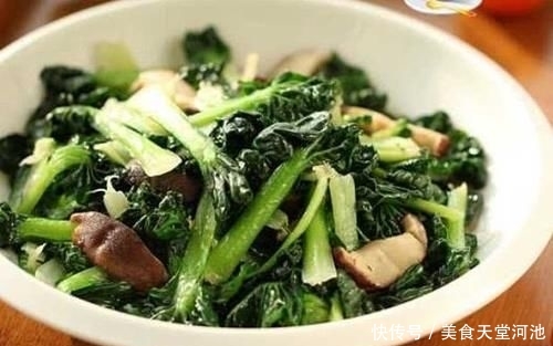  乌塌菜|人称“维他命菜”，11月正当季，亩产3千斤，如今农民却