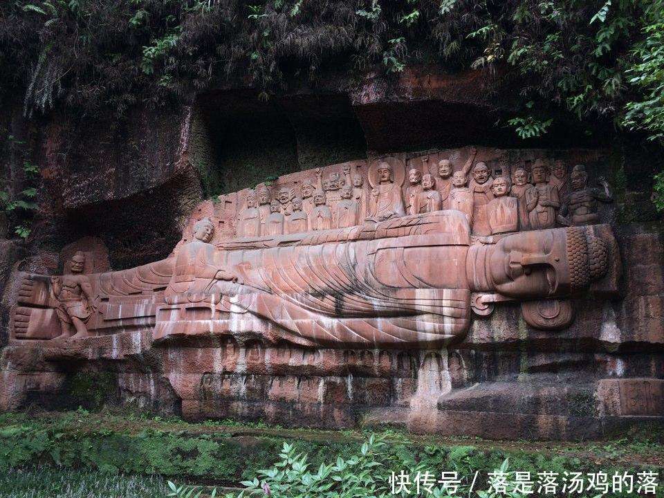 乐山大佛胸口处发现一暗室，内有两件东西，揭开千年前神秘传说