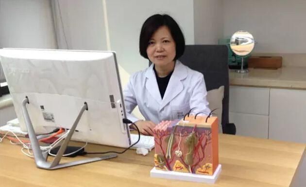 医科大学50岁女主任，药店一便宜药膏，抹一抹!眼袋、皱纹全消