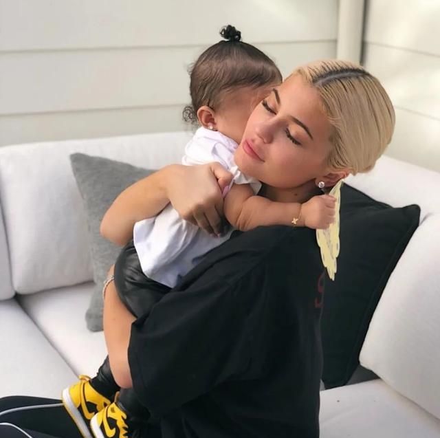  「很爽」做Travis Scott和Kylie的女儿是什么体验？Stormi:谢邀，很爽