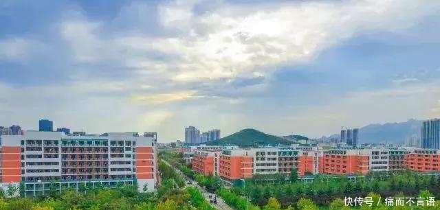 开学了，去青岛最美大学去逛一逛吧，个个堪比5A级景区