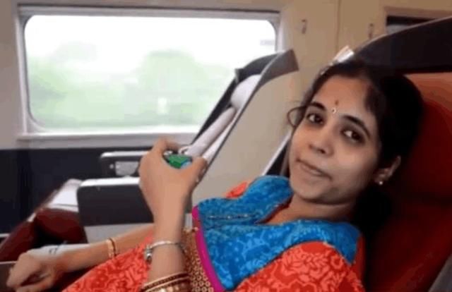 印度女孩来中国旅游，刚下高铁就直呼受不了:上厕所太不方便了!