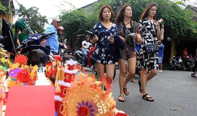 实拍越南旅游遇到的越南美女, 最后那个的笑容甜到心里