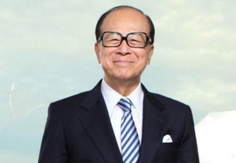 后李嘉诚时代:他继承了李家9000亿帝国,两笔生意就花了近千