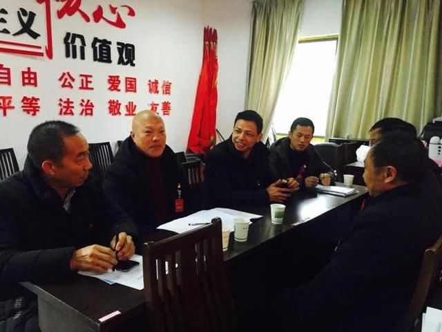 看滨溪风情 评浙派民居 庆元党代表评议党建开启“期末大考”