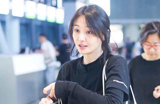 剧组工作人员霸占宿舍调戏女大学生，郑爽不愿背黑锅买零食齐分享