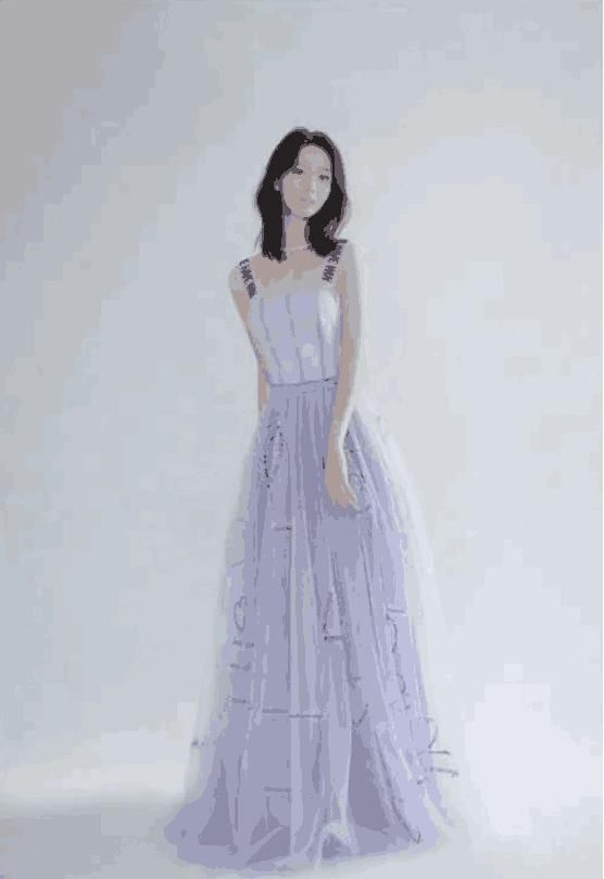 性感VS骨感，她和迪丽热巴穿吊带裙，谁的身材更好？