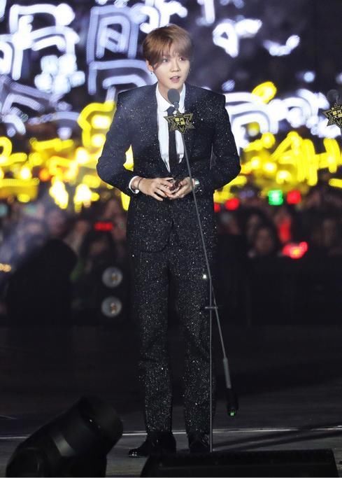 吴亦凡星光大赏