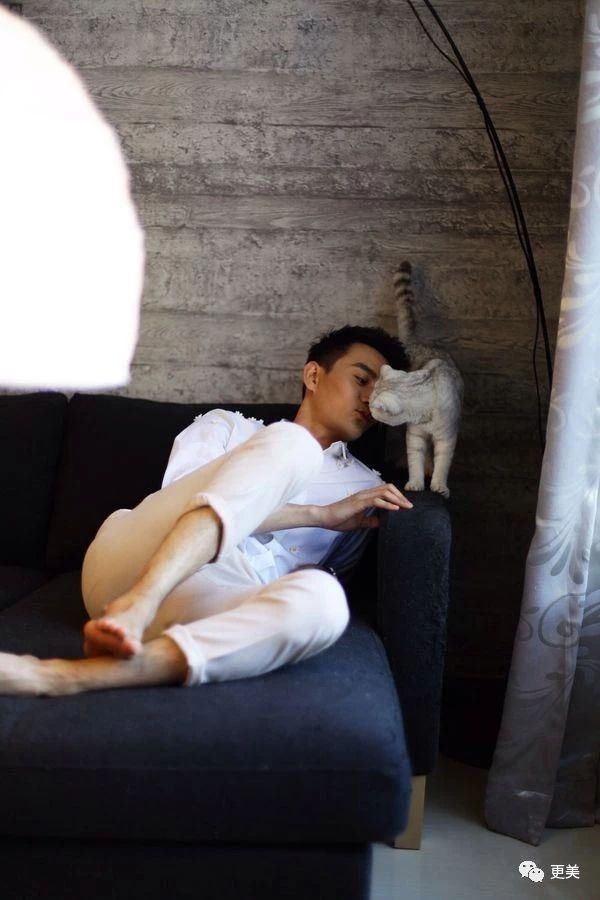 杨紫和关晓彤体重相同却被吊打，只因这个部位粗显胖20斤！