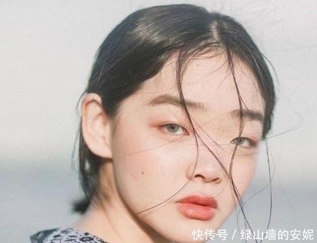  「香奈儿」肉肉脸还下垂竟也能打败刘雯周迅成人间香奈儿，这脸是有多高级？