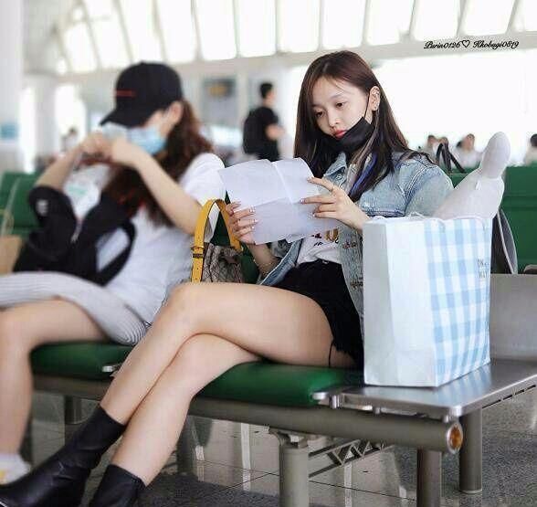 吴宣仪穿衣服一成不变!总是上演下衣失踪，网友:看得我都烦了!