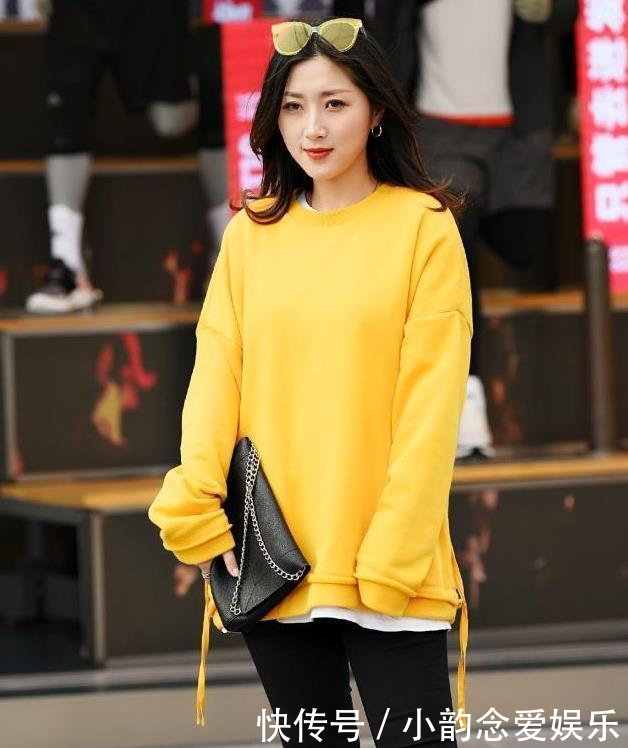  『若无其事』街拍穿搭：有时候，转身离开要好过假装若无其事的坚持！