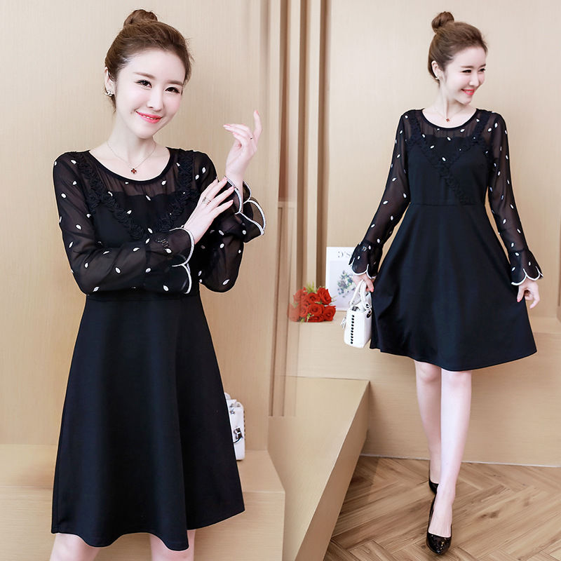 若你是70后，别再穿黑裤子!今年流行“小黑裙”，简直美爆了