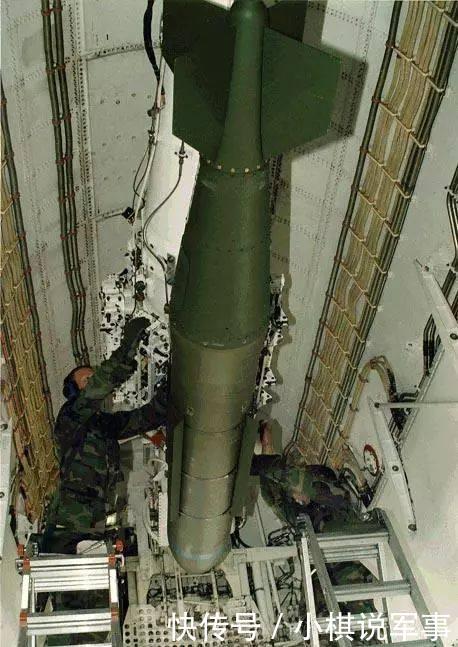 打到地下100米再爆炸!钻地炸弹让你震惊!_【快