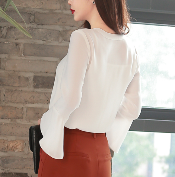 女神孙允珠，红豆碎冰纤滑肌理荷叶袖雪纺